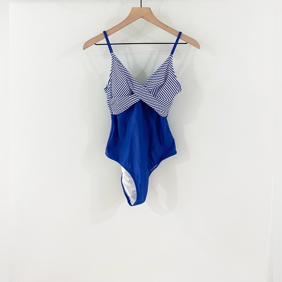 NWT Cupshe One Piece Bathing Suit Blue Stripe Size Medium - Picture 1 of 7